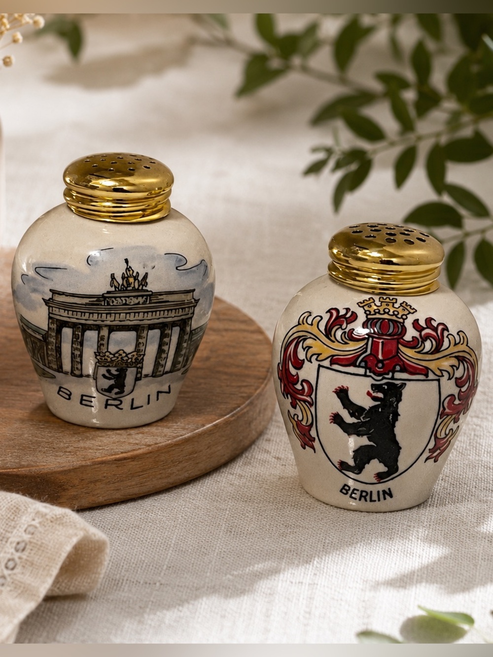 Brac Germany Berlin Salt Pepper‎ Shakers Vintage Gold Tops Brandenburg Bear Set